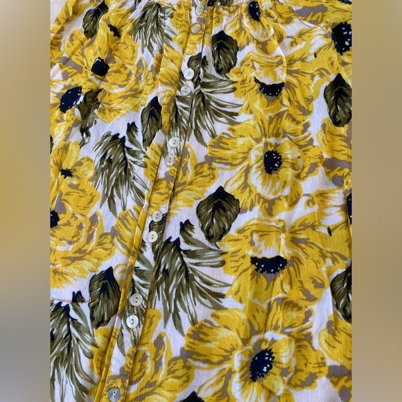 Urban Outfitters Yellow Floral Button-Front
Midi Skirt size XS - Picture 3 of 7
